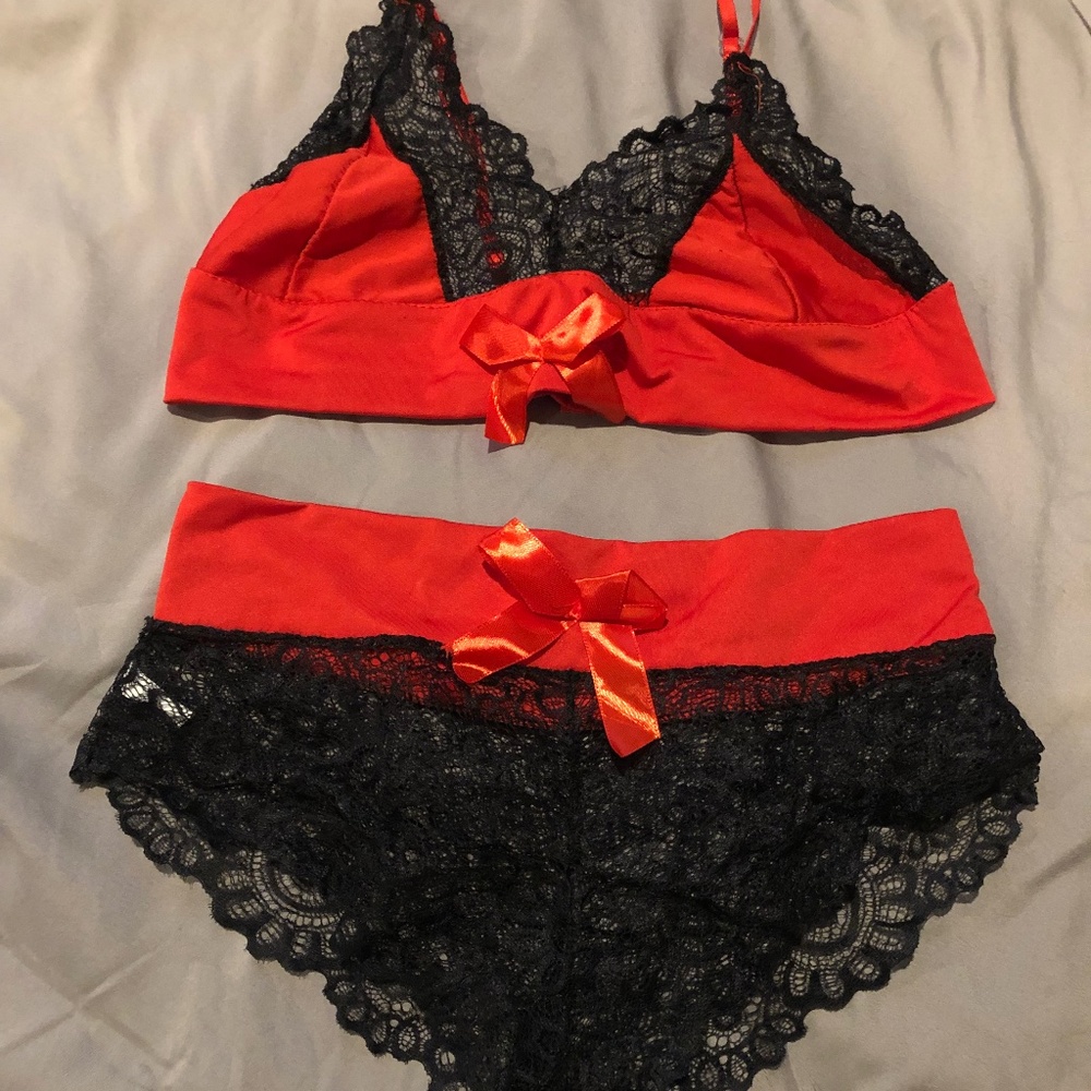 NEW - Two Piece Set (M/L)